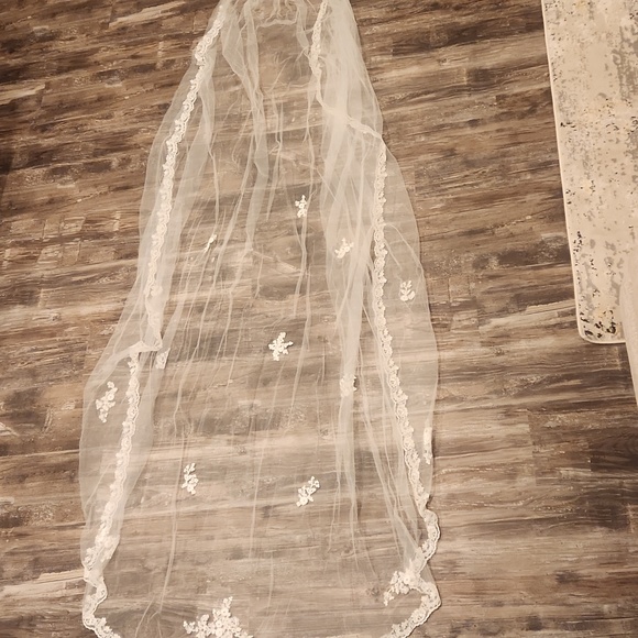 Cathedral Length Wedding Veil - Picture 5 of 7